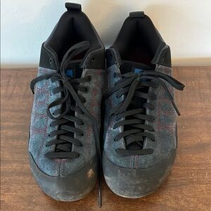 Five Ten Women’s approach shoes. Size 8.